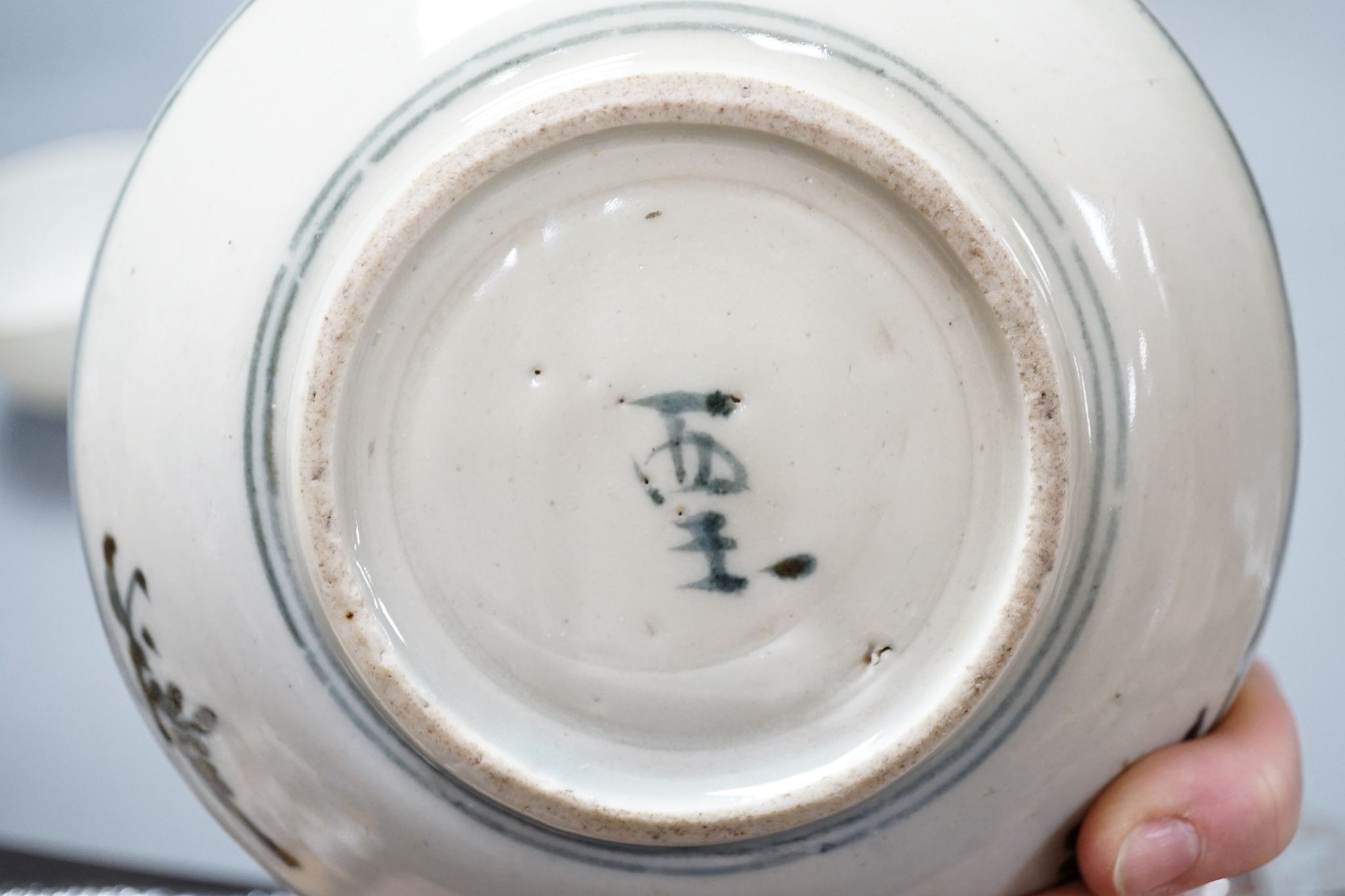 A group of Chinese Ming ceramics, bowls, dishes and a jar (7) 18cm